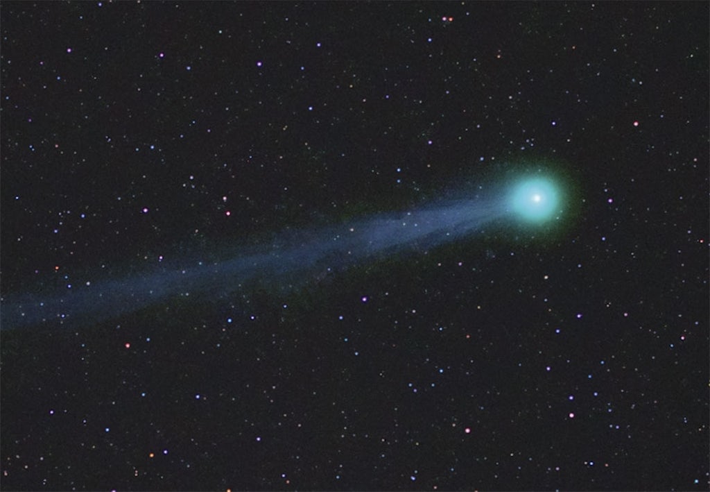 Tähtitaivas komeetta