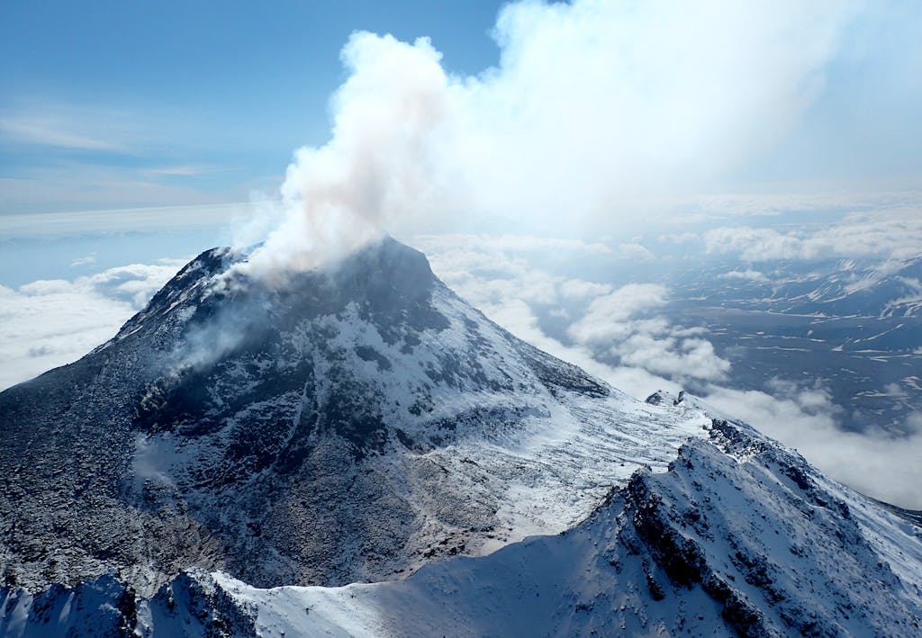 Vulkaner – Hva er en vulkan og hvordan oppstår vulkanutbrudd? | illvit.no