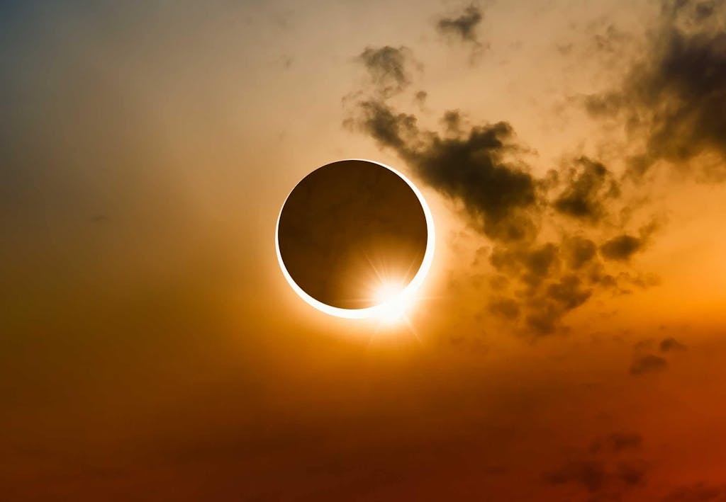 Solförmörkelse på himlen