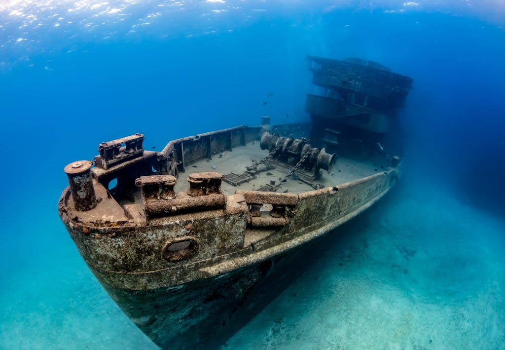 https://www.shutterstock.com/da/image-photo/underwater-wreck-uss-kittiwake-large-artificial-533941270