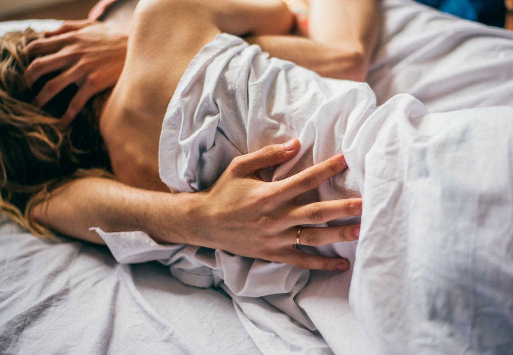 utroskab Mand og kvinde i sengen