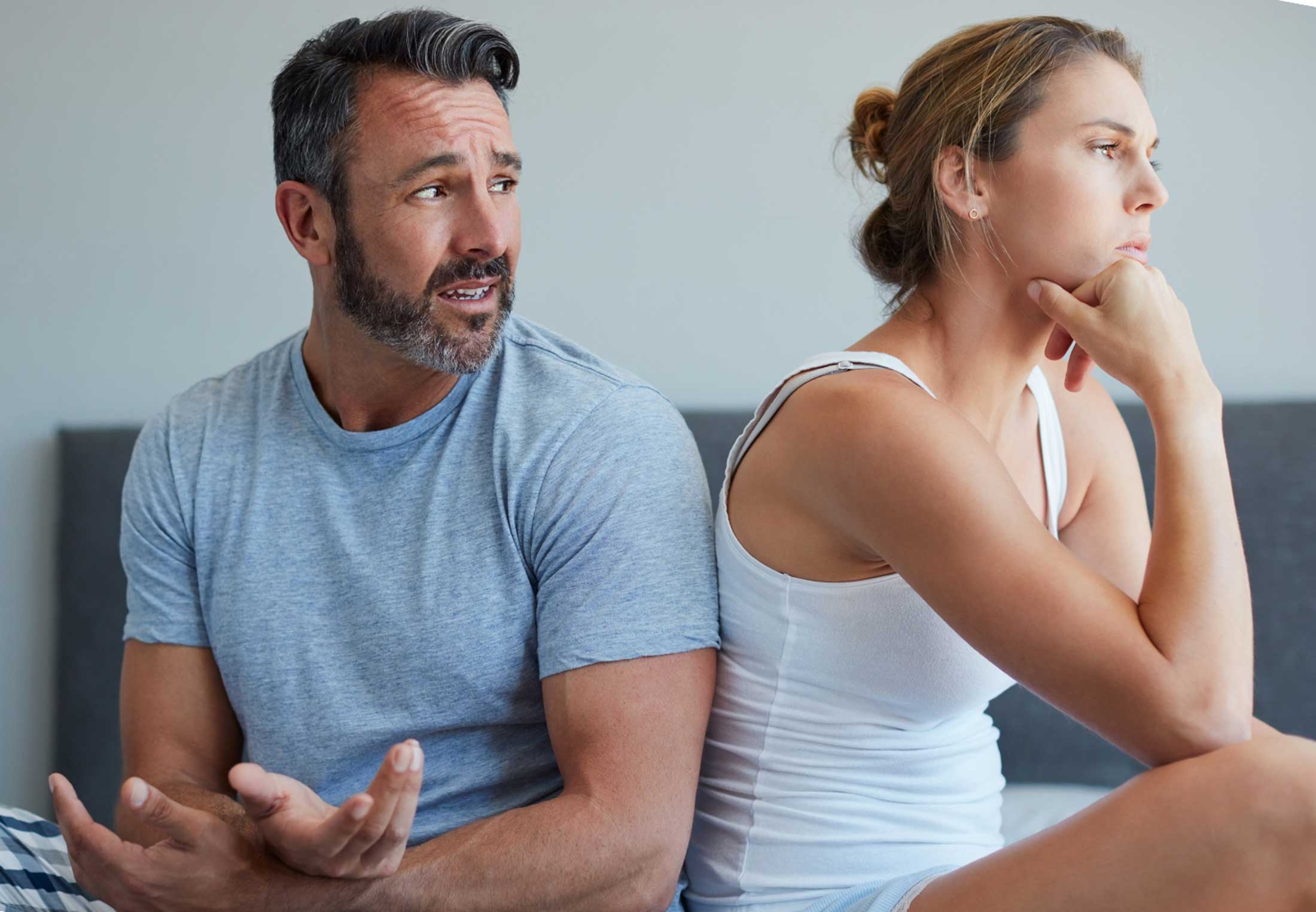 Mies ja nainen tappelevat