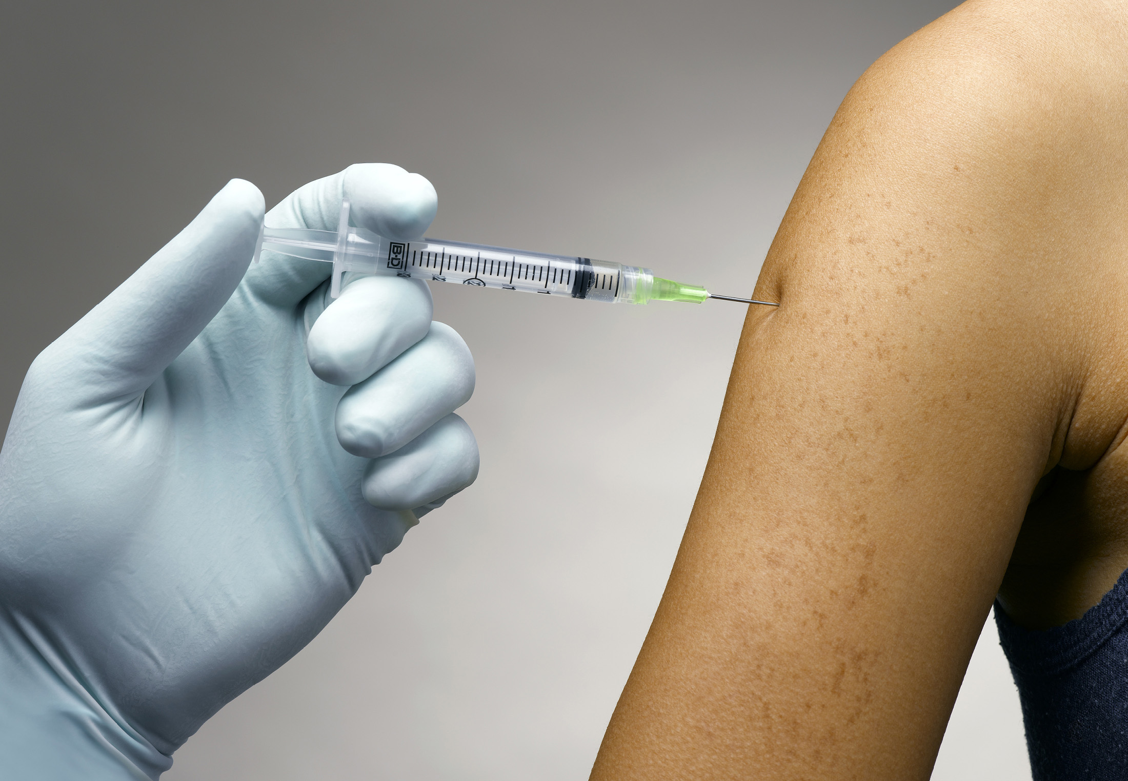 Groot onderzoek onthult onverwacht voordeel: Coronavaccin bestrijdt ...