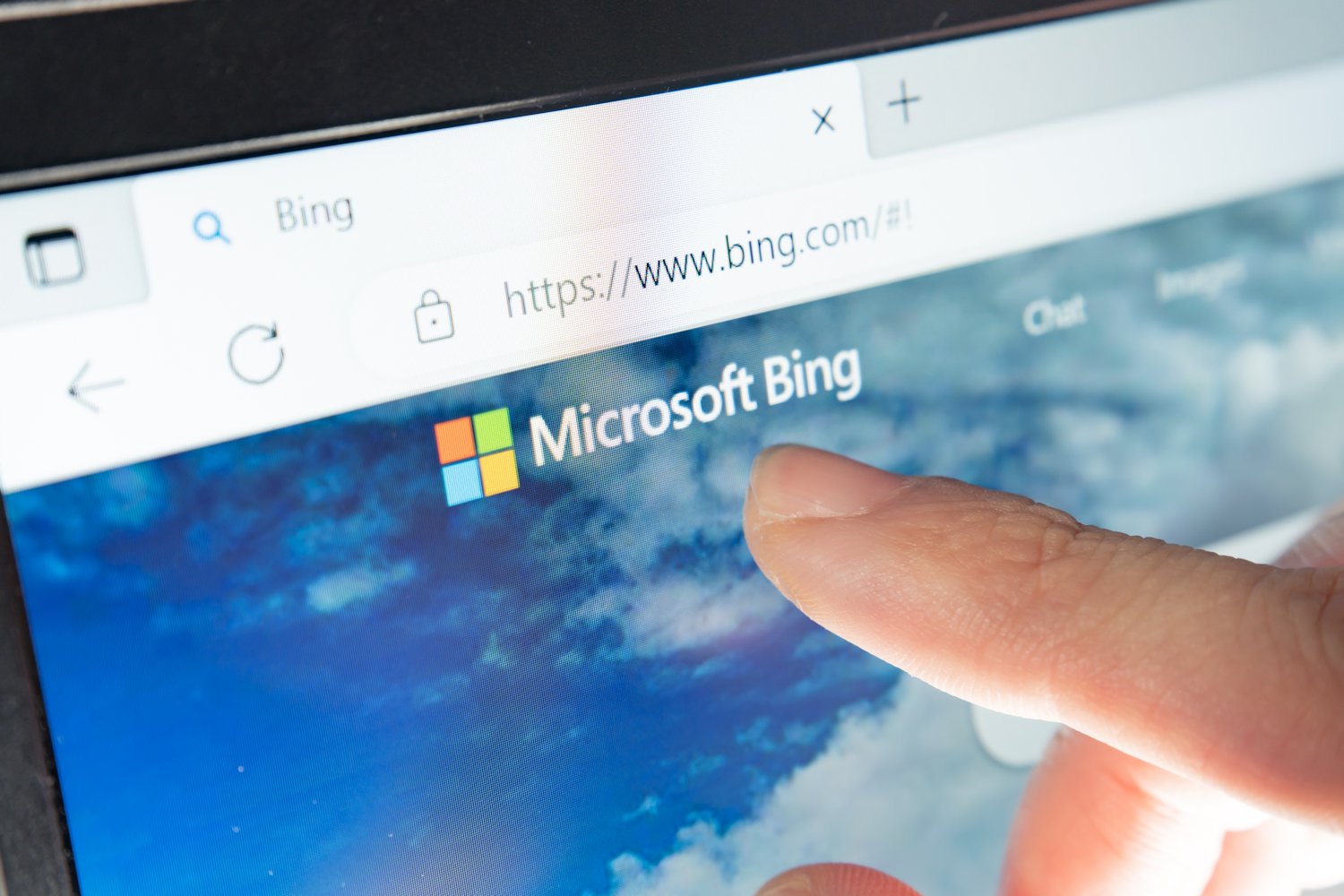Microsoft haluaisi sinun vaihtavan Googlen hakukoneen omaan Bing-palveluunsa.