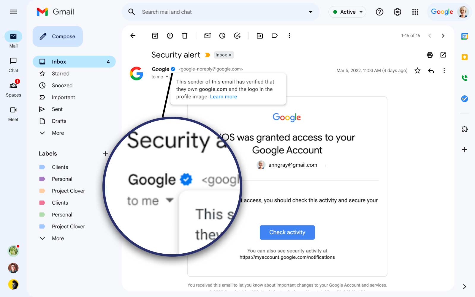 Tietoturvaominaisuudessa lähettäjän vieressä näkyy sininen vahvistusmerkki. Siitä näkee esimerkiksi, että Googlen sähköpostiviesti on todellakin peräisin Googlelta.