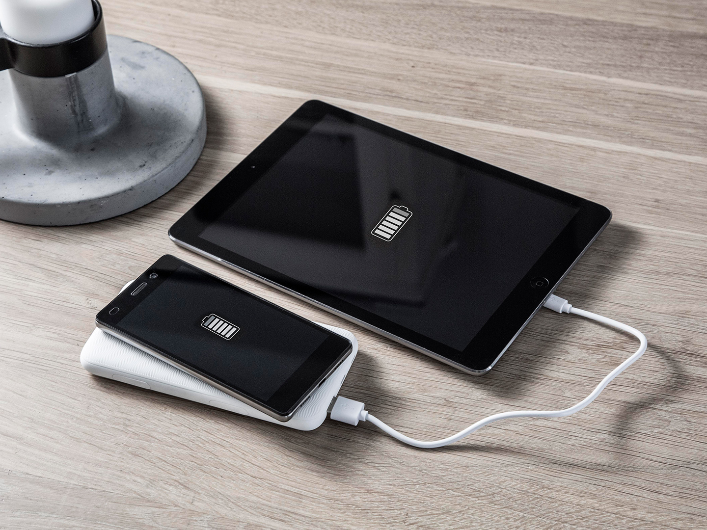 Trådløs powerbank giver dig trådløs opladning på farten