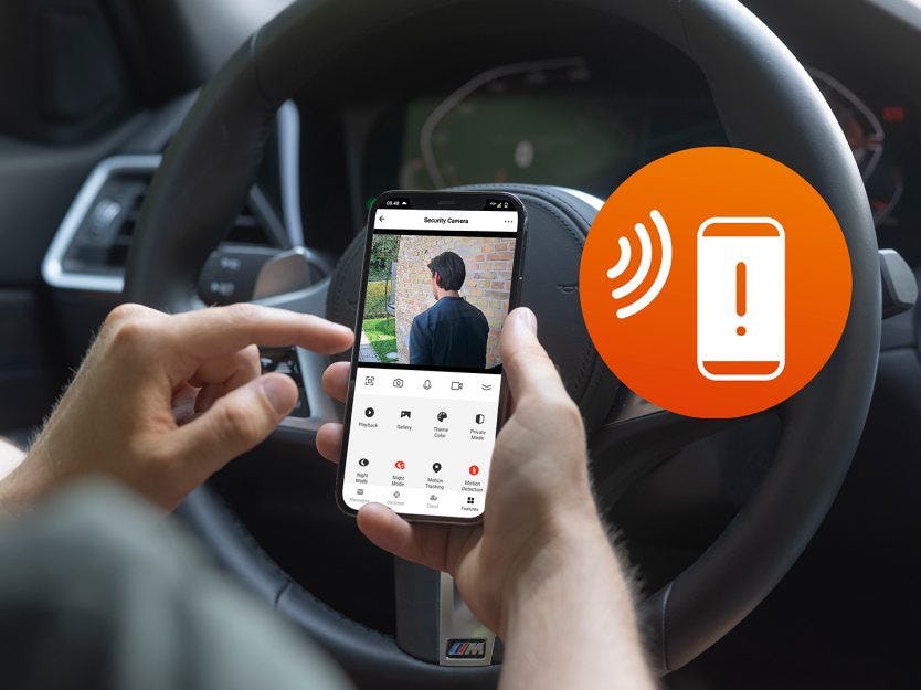Med en övervakningskamera kan du enkelt hålla ett öga på trädgården eller ytterdörren direkt i appen på mobilen.
