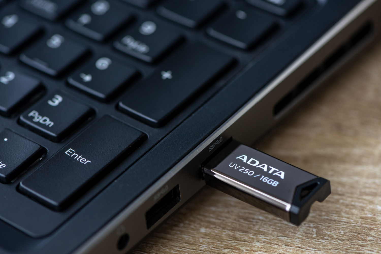 Anslutet USB-minne har försvunnit från Utforskaren