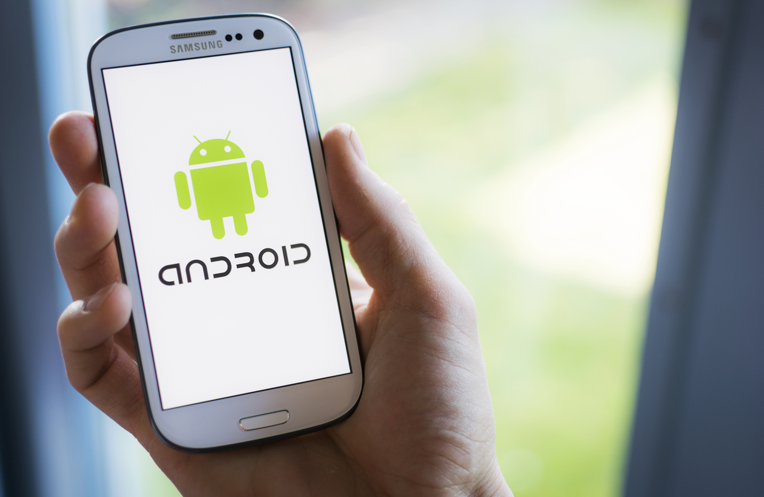 Hvis du har en Android-telefon, er der fare for, at hackere får adgang til dine mediefiler.