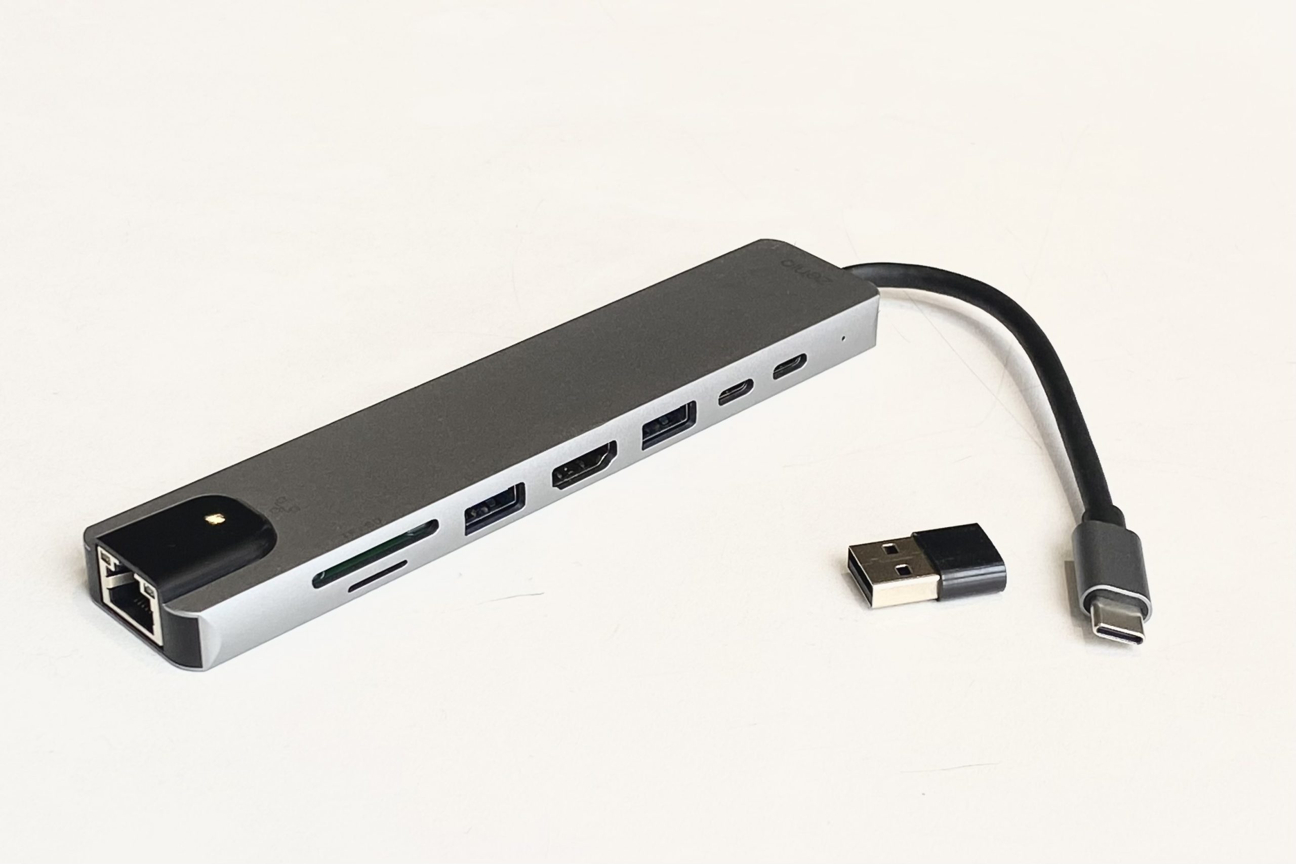 8-i-1-USB hub med Ethernet, kortlæsere, USB 2.0, USB 3.0, USB-C, HDMI og power adapter