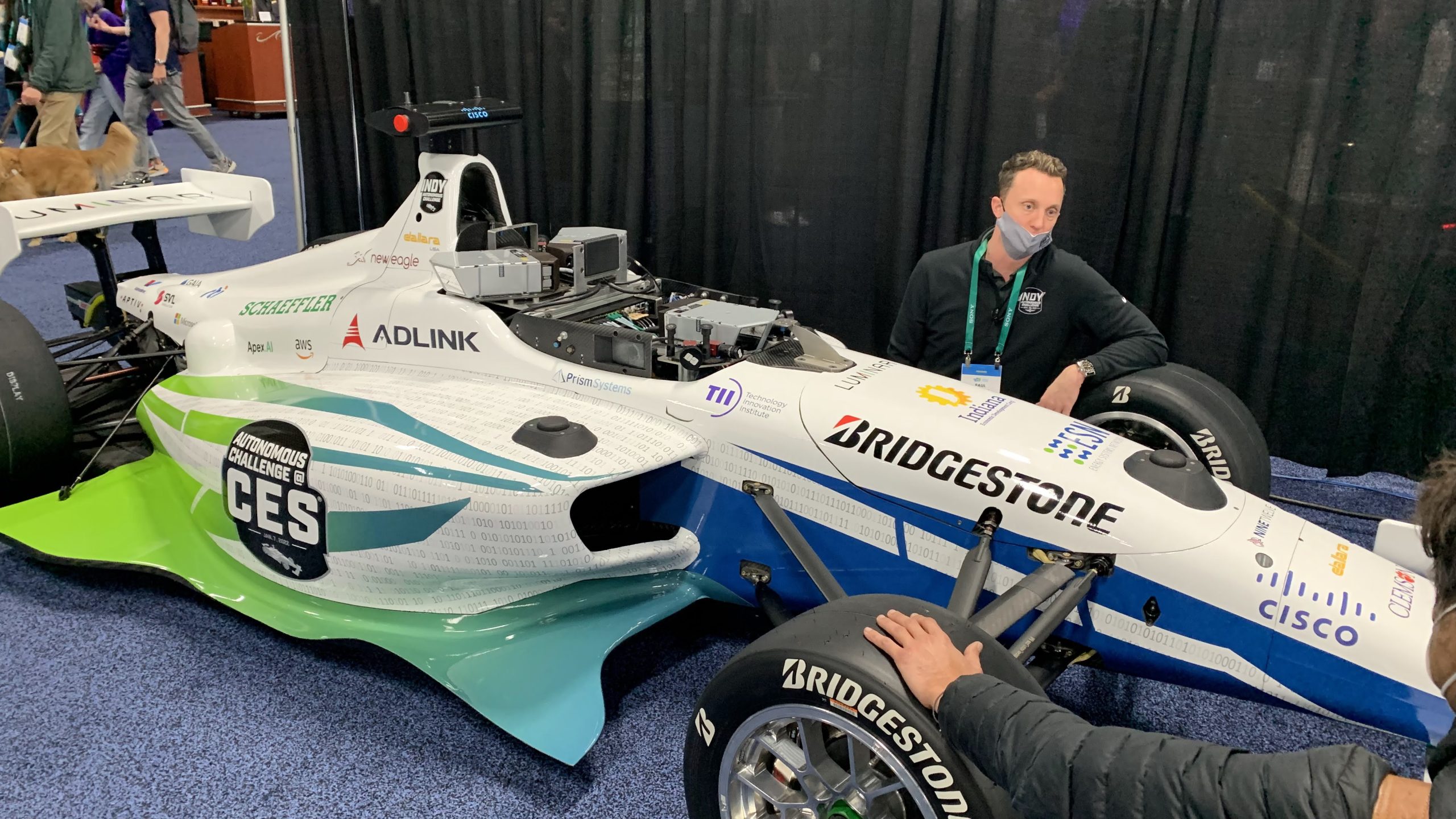 Kilpa-autojen ohjaimissa on kuljettajan sijaan tietokone