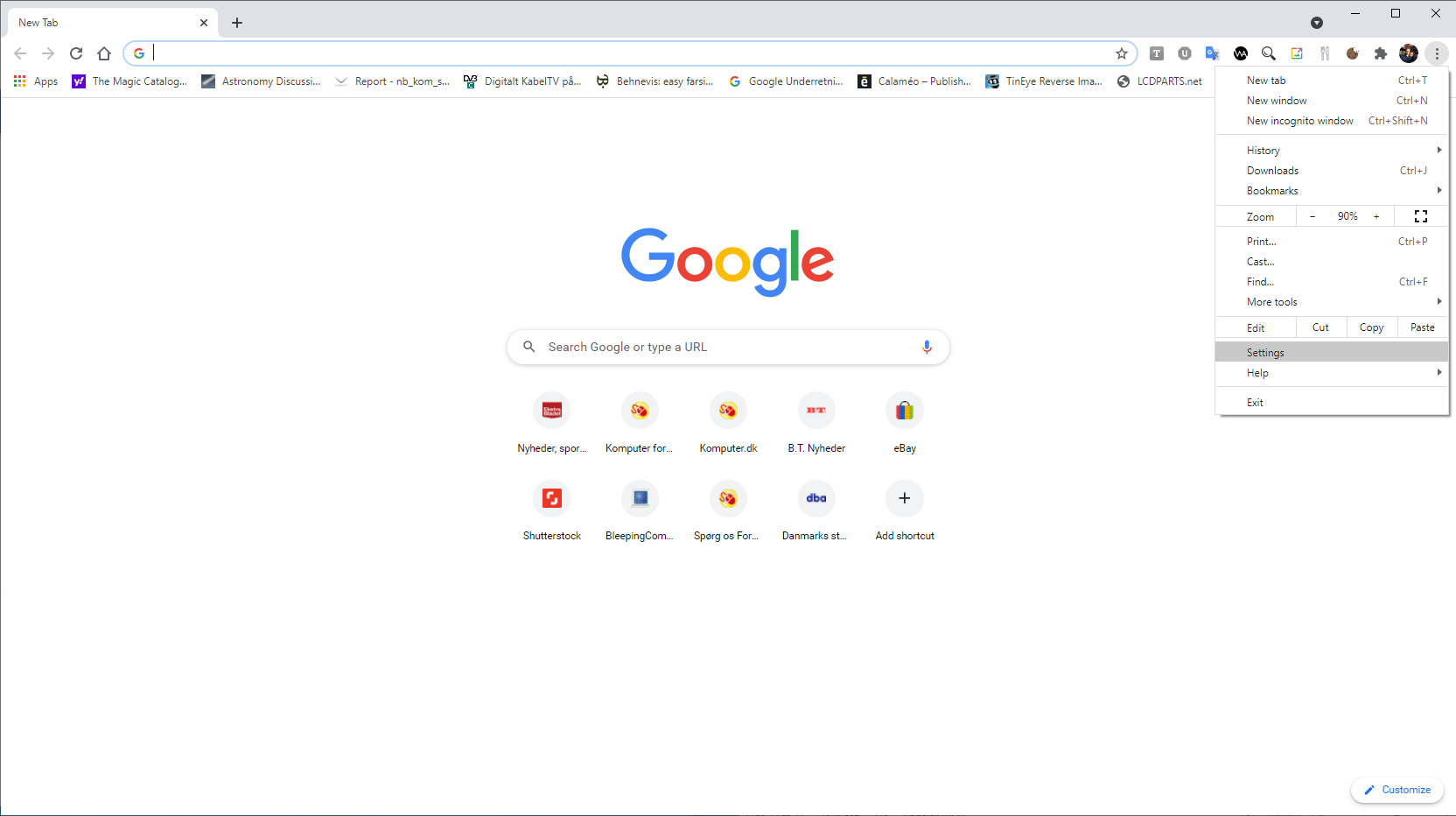 Valitse oikealla ylhäällä olevista kolmesta pisteestä Asetukset-kohta. Olemme käyttäneet tässä englanninkielistä versiota.
