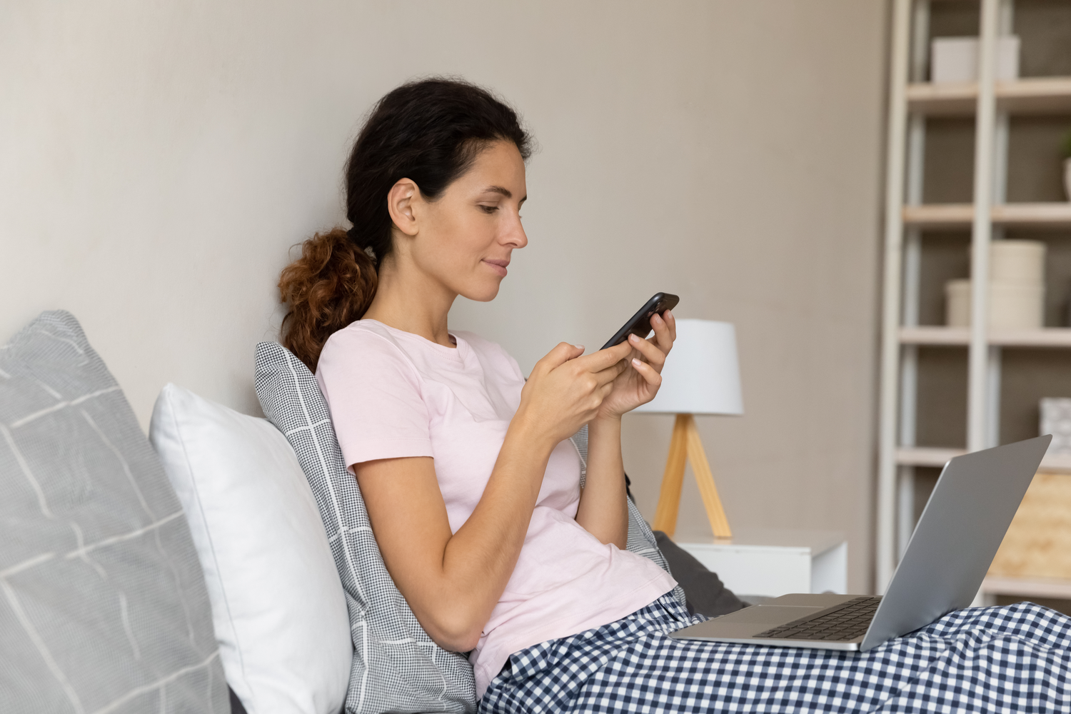 Kopiera bilder och video från telefonen till datorn