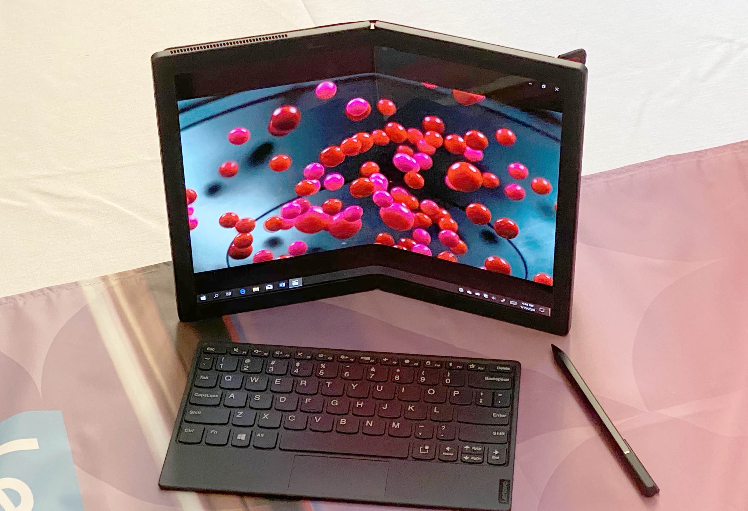 ThinkPad X1 Fold ja näppäimistö