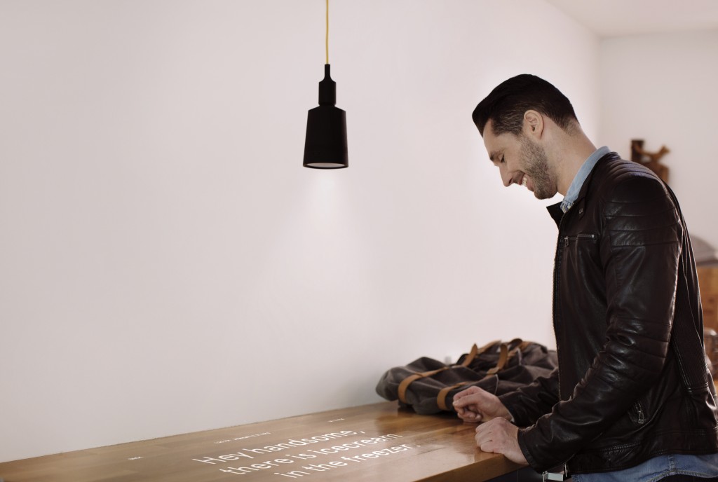 Beam kan till exempel sitta i en lampa i hallen och visa meddelanden till resten av familjen när de kommer hem.