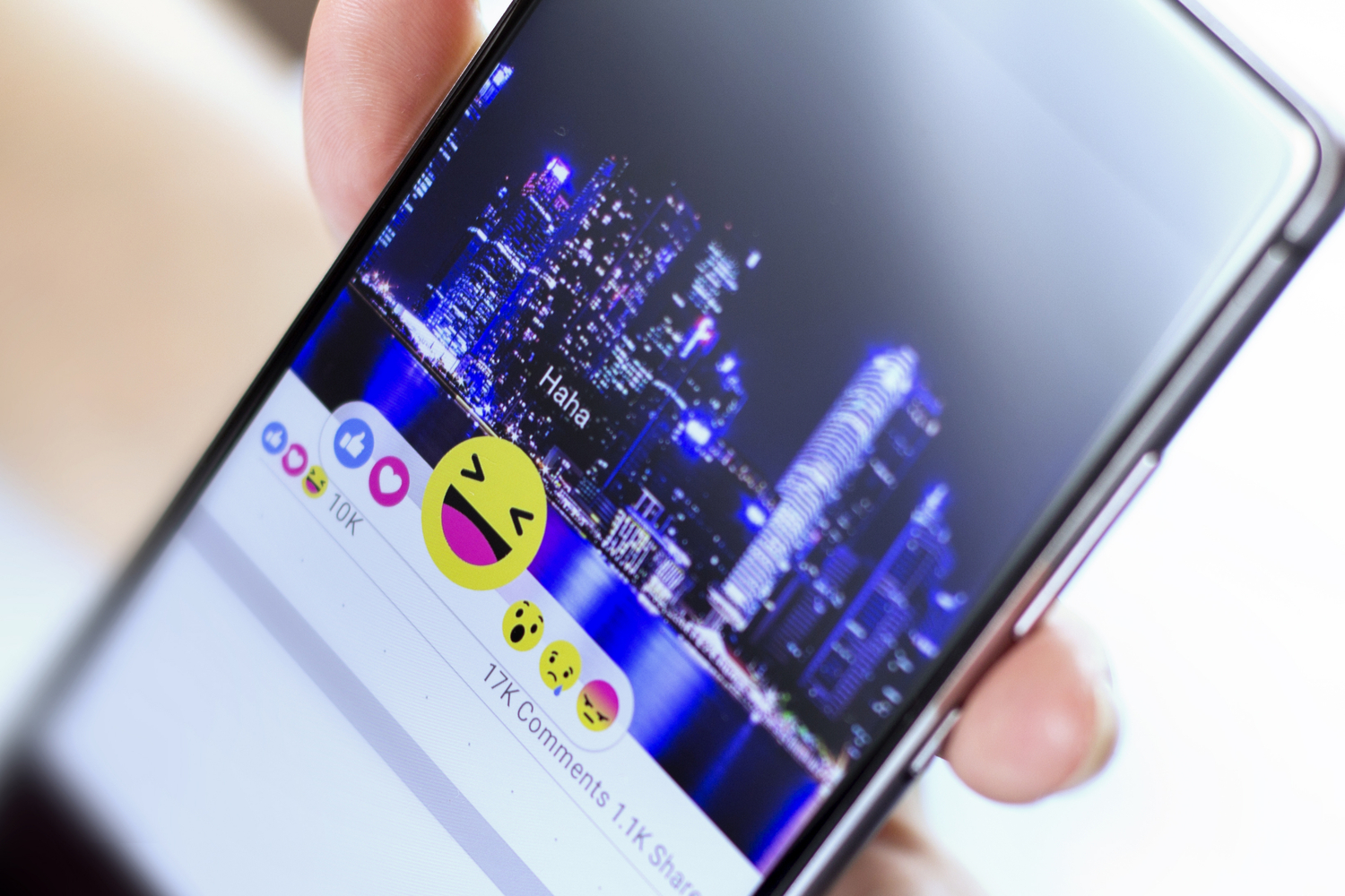 Facebookin uutisvirtaa kannattaa räätälöidä oman maun mukaiseksi