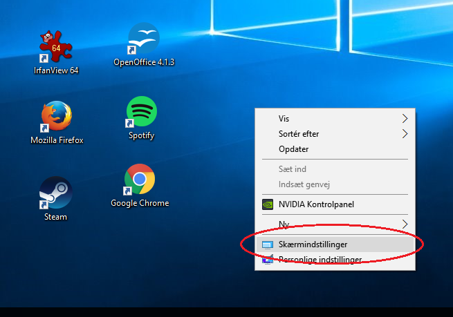 Vælg menupunktet skærmindstillinger i Windows for at finde kalibreringsværktøjet.