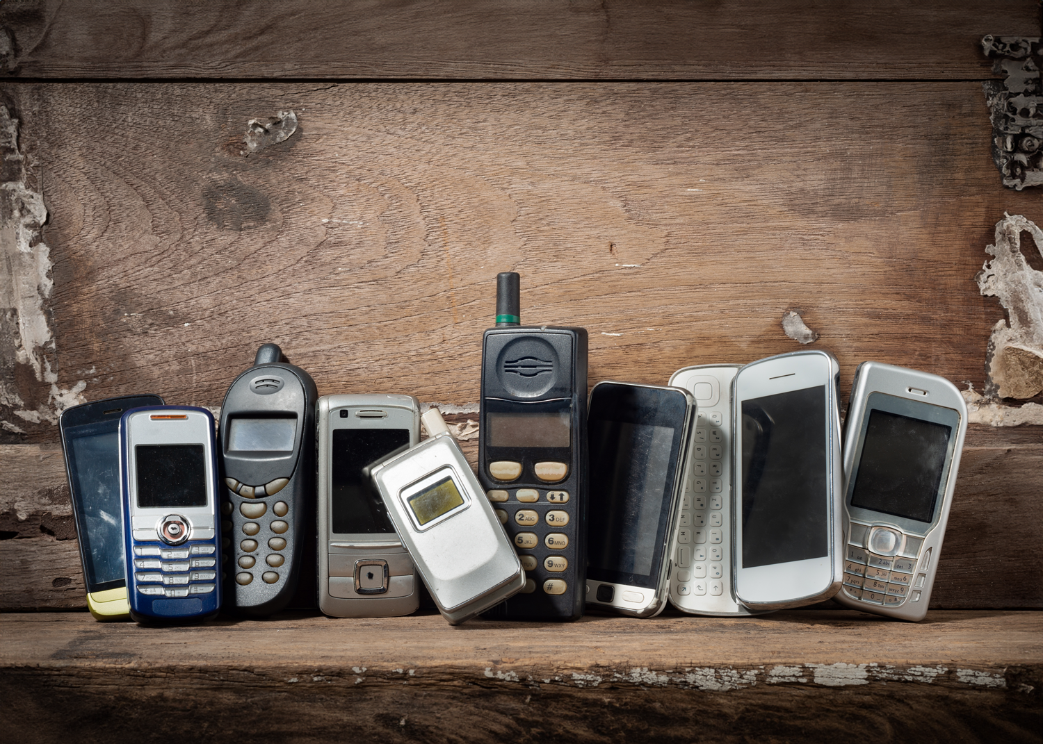 Hvis du har en gammel mobiltelefon liggende i skuffen, kan den være penge værd.