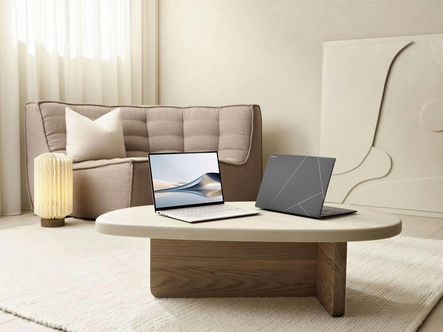 Zenbook-S-14_UX5406SA_Scenario-photo_04a