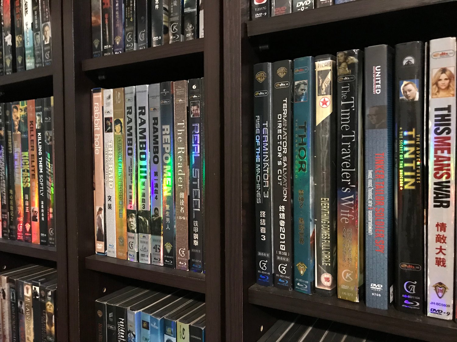 Film på dvd-medier burde egentlig kunne afspilles i op til hundrede år, fordi der ikke er fysisk kontakt mellem mediet og læseren i din dvd-afspiller. Men det er langt fra altid tilfældet, og er der først gået råd i dine film, kan de ikke reddes.