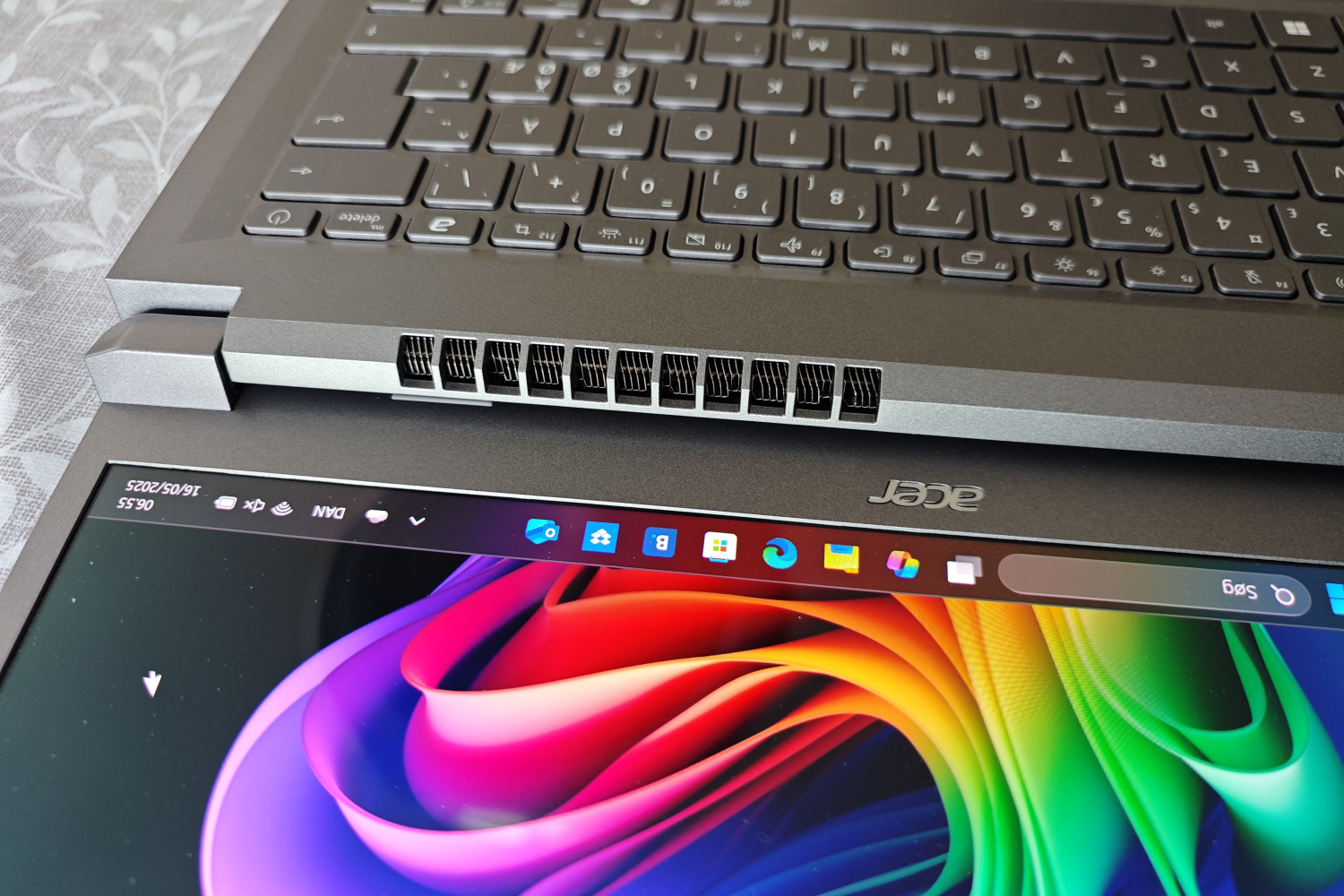 Acer Aspire 14 AI ventilation