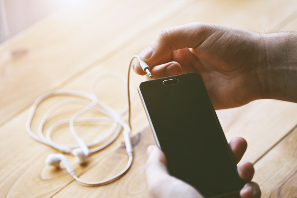 Telefon med mini jack stik til høretelefoner