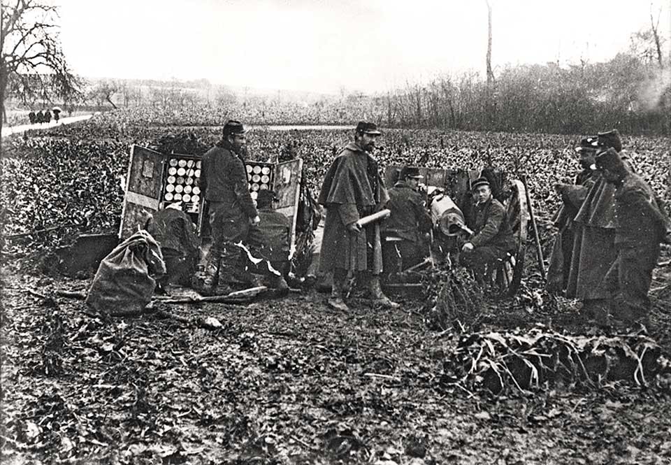 Franska 75:an med betjäning på sex man.