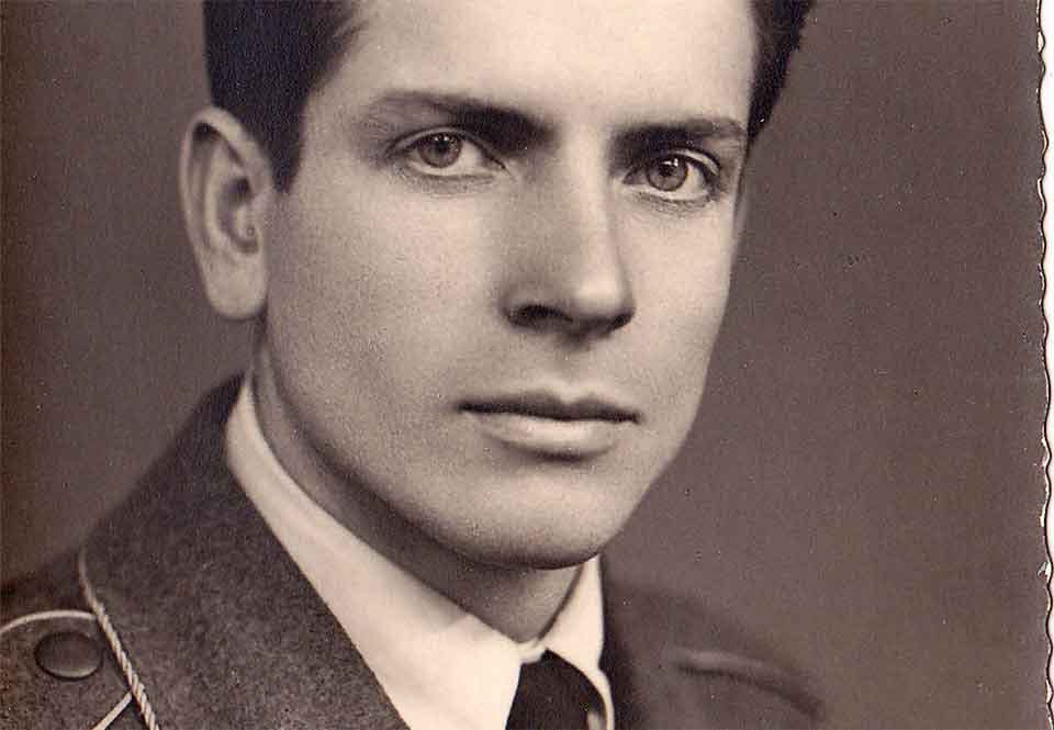 Hoffman som Gefreiter (korpral) i Luftwaffe.