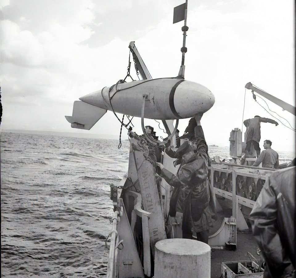 paravan minsvepare andra varldskriget Brittisk minsvepare i andra världskriget. På bilden en paravan.