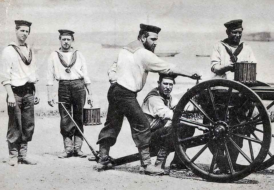 vå Gatling-grupper ur den brittiska marinkårsbrigaden