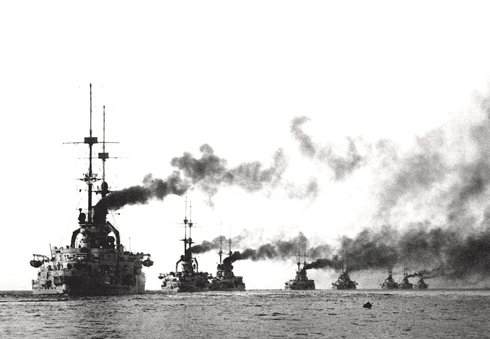 Tyska slagskepp ur Hochseeflotte på väg ut på Nordsjön 1914