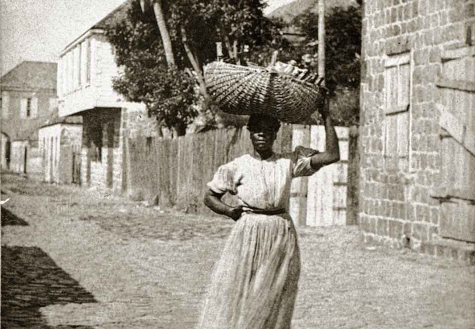 Gatubild från huvudorten Gustavia från omkring 1870.