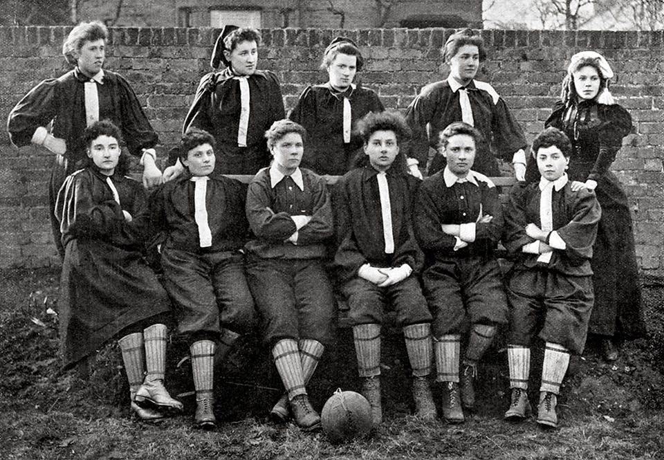 Damfotboll i England.