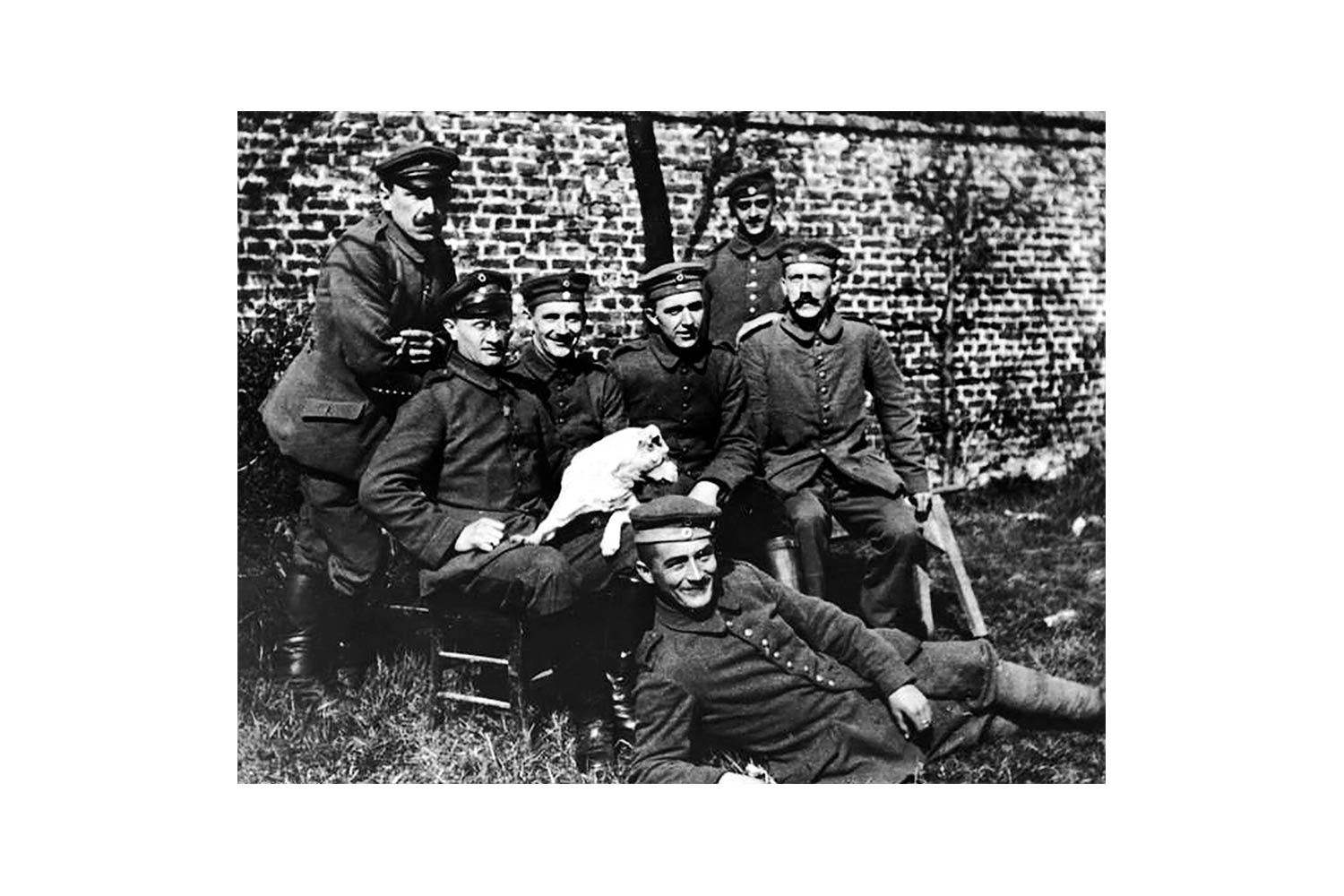 Hitler som tysk soldat inför första världskriget.