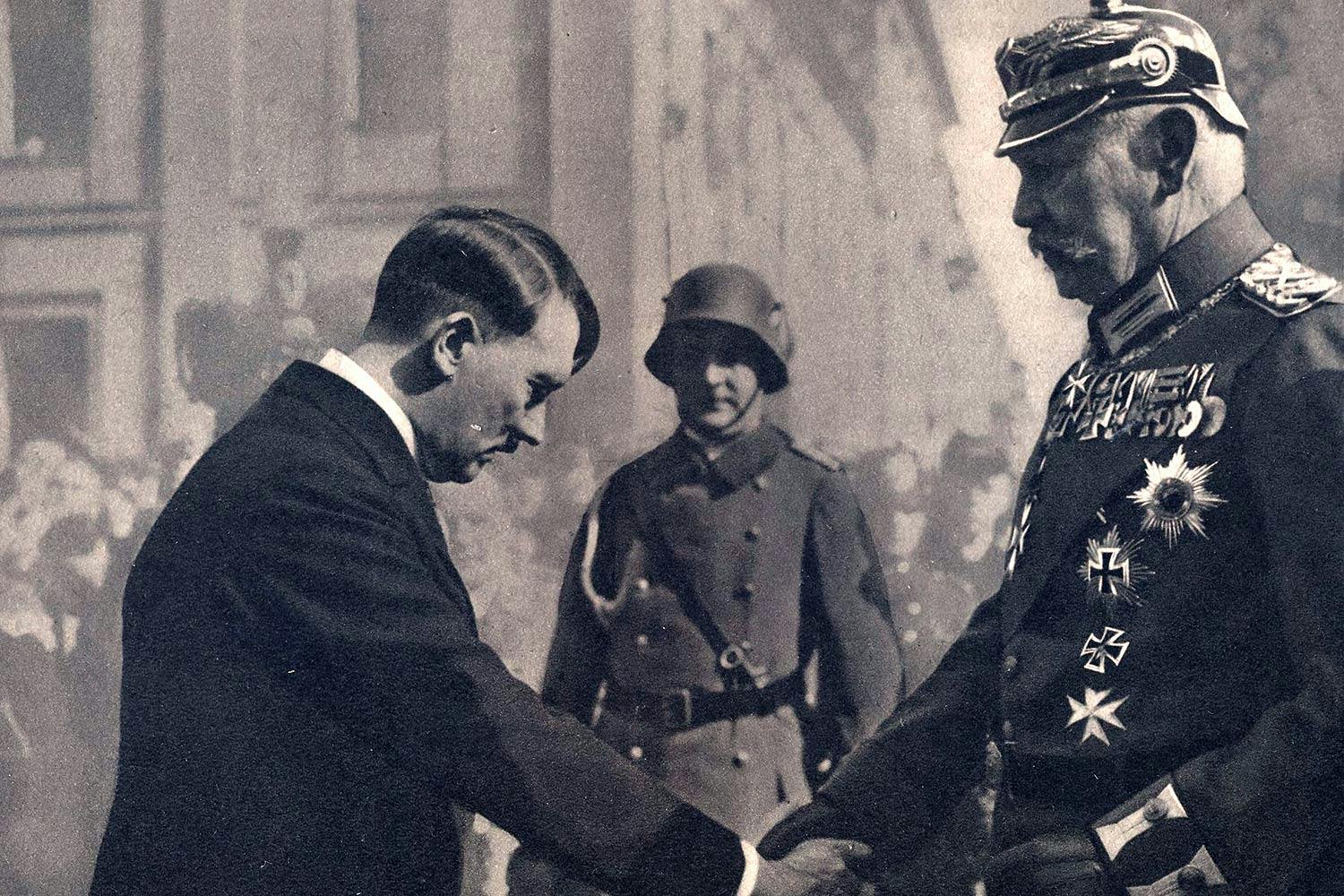 Adolf Hitler och Hindenburg i Potsdam 21 mars 1933.