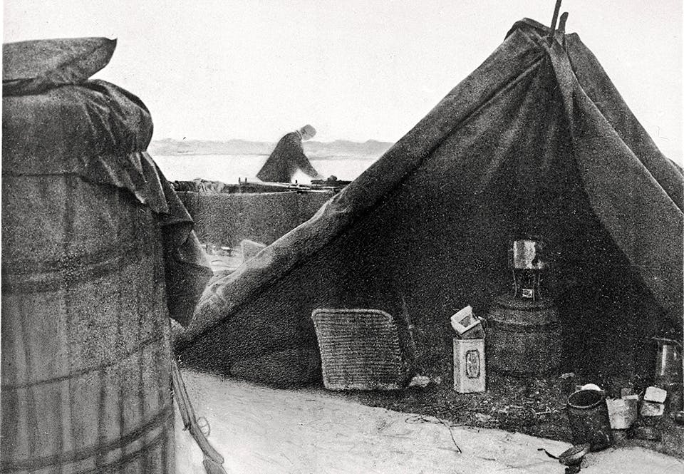 Foto av lägret vid Örnens landningsplats.