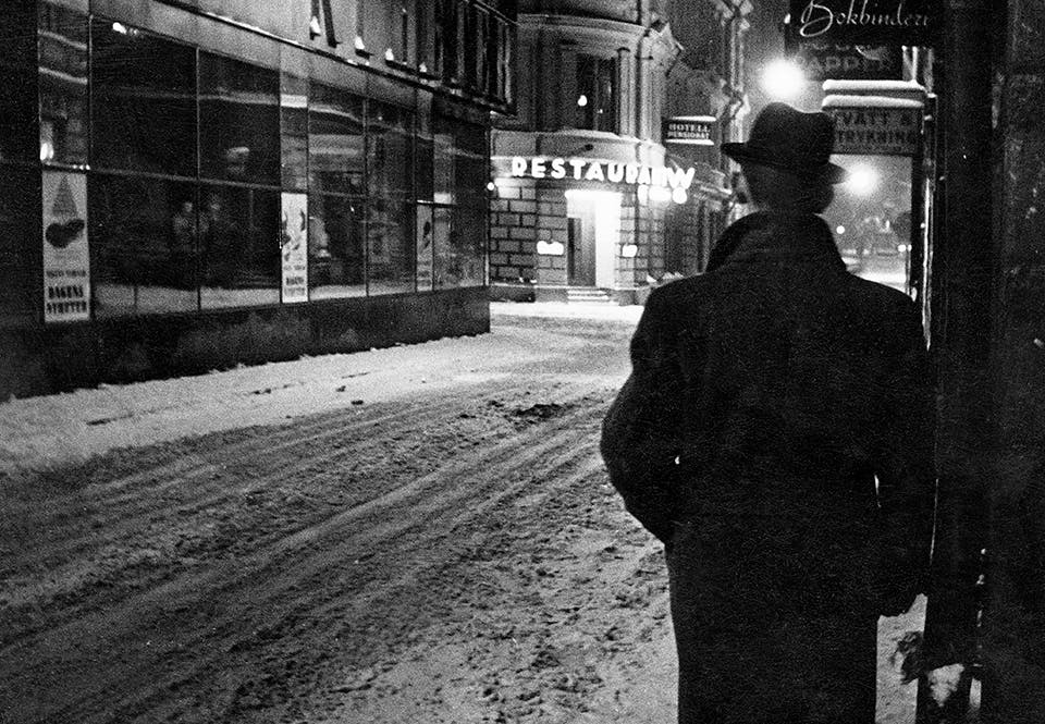 Natt i Klarakvarteren 1940. En ensam nattvandrare