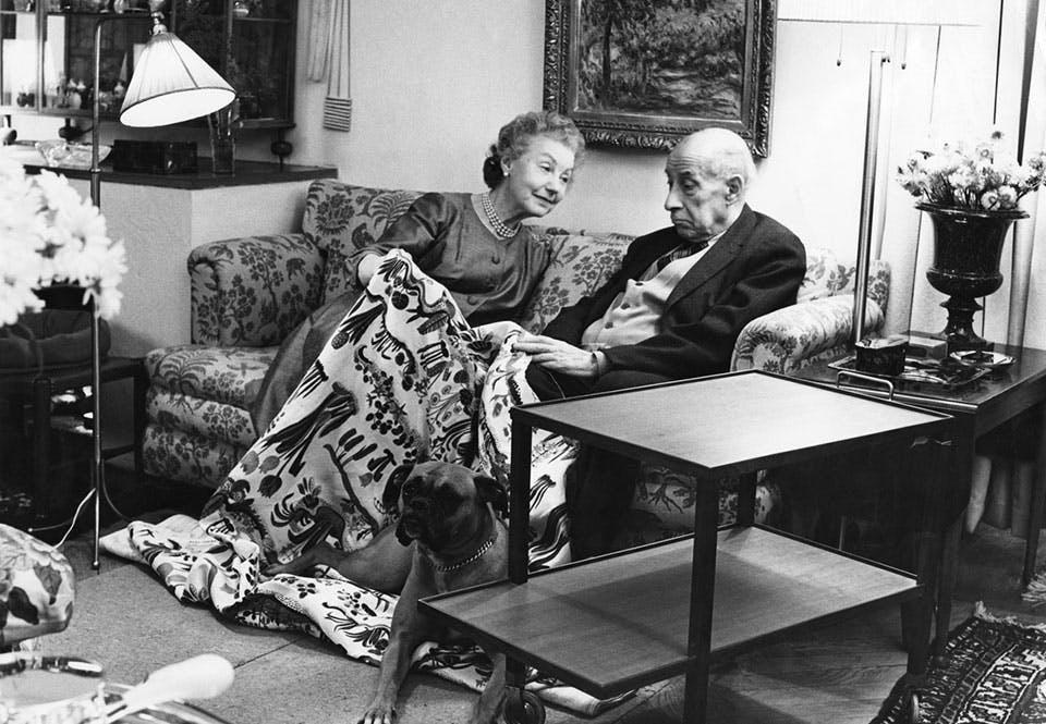 Designduon Estrid Ericson och Josef Frank skrev svensk formhistoria och skapade både möbler, textiler och konstföremål.