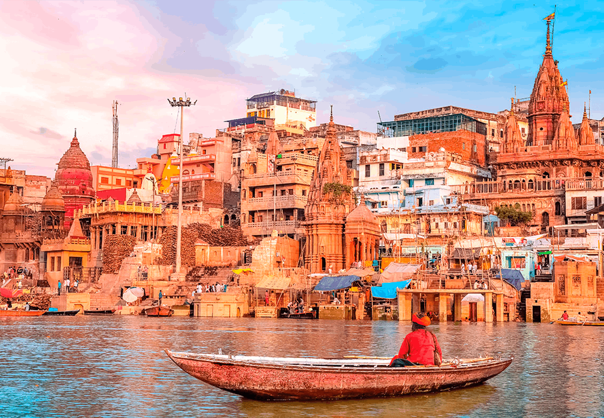 Staden Varanasi ligger vid floden Ganges i den indiska delstaten Uttar Pradesh. Här har människor bott i minst tretusen år.