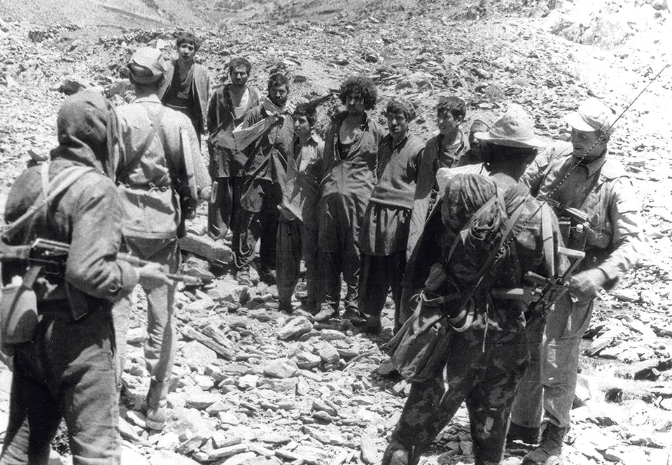En sovjetisk specialstyrka med en grupp fångar från mujahedin. Foto från 1987. En sovjetisk specialstyrka med en grupp fångar från mujahedin. Foto från 1987.