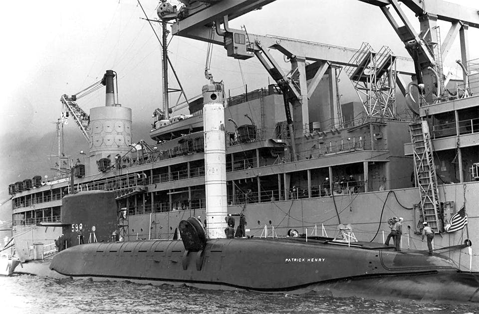 uss patrick henry robotar i tuber lastats 1961 VvEFikDajDgCakzR1GL
