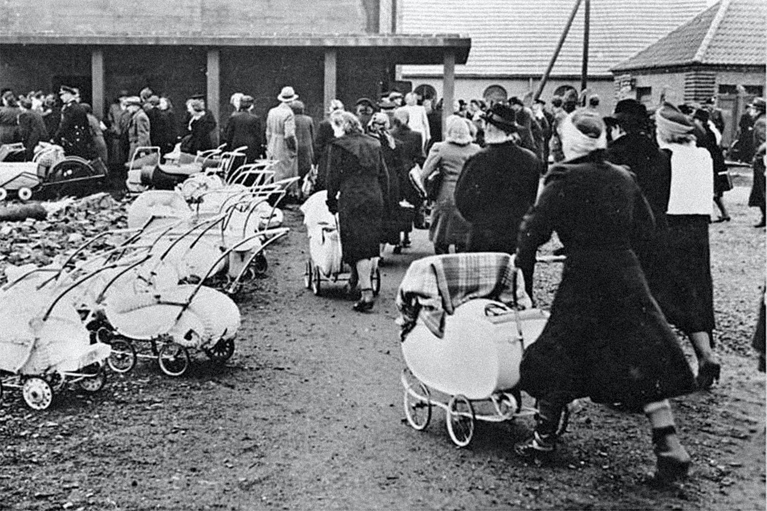 flakturm i berlin civila tar skydd