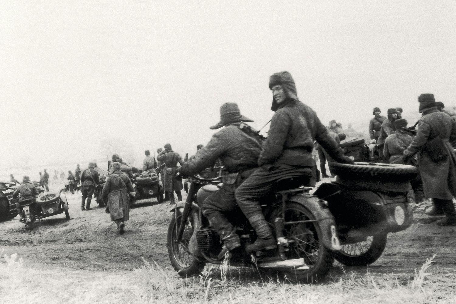 sovjetiska trupper infor anfallet mot stalingrad 1942