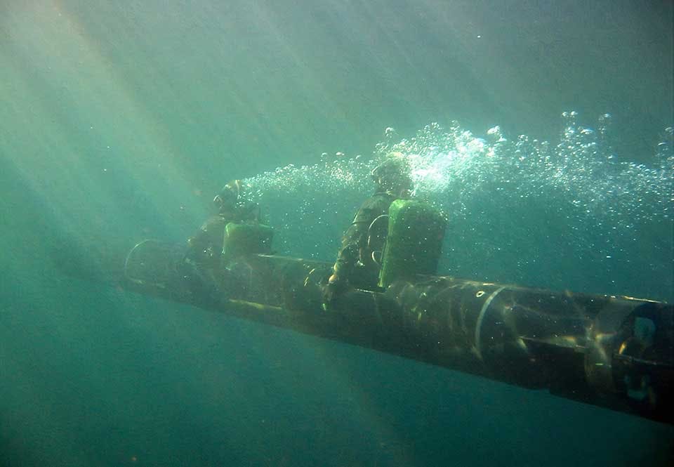 En Sirena-UM med två ryska dykare En Sirena-UM med två ryska dykare