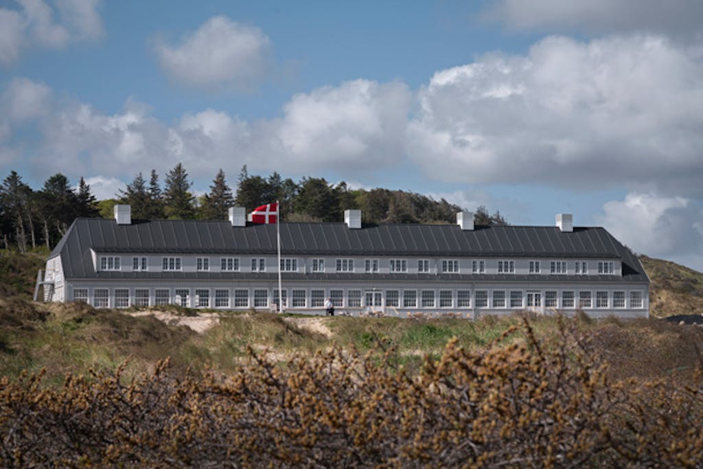 Svinkløv Badehotel lang scandinavisch houten huis