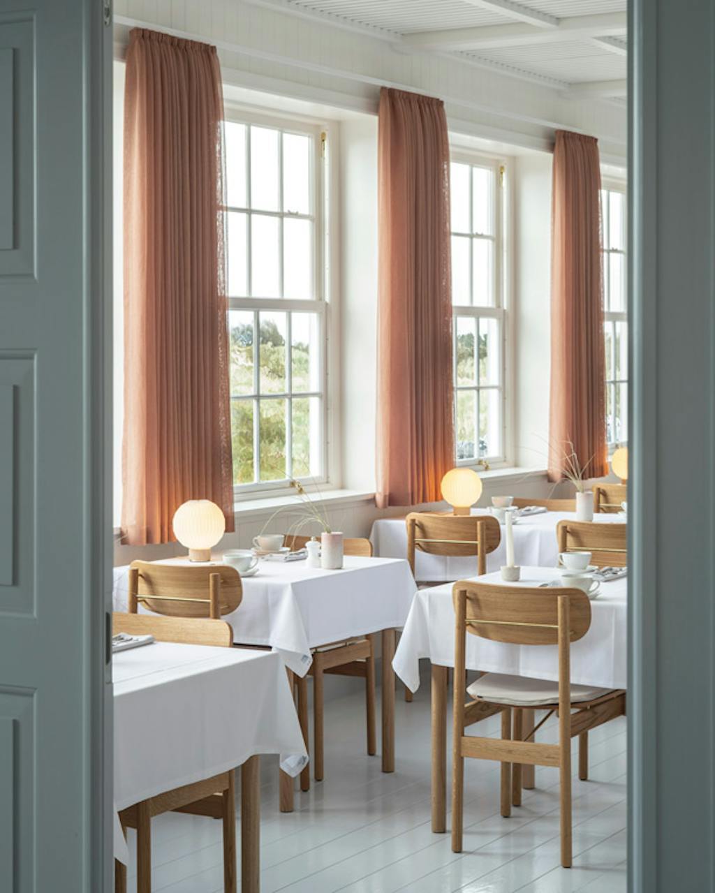 Svinkløv badehotel restaurant met witte houten vloer