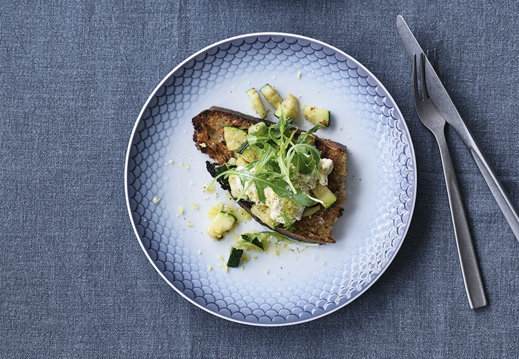 zuurdesem toast met courgette en burrata 