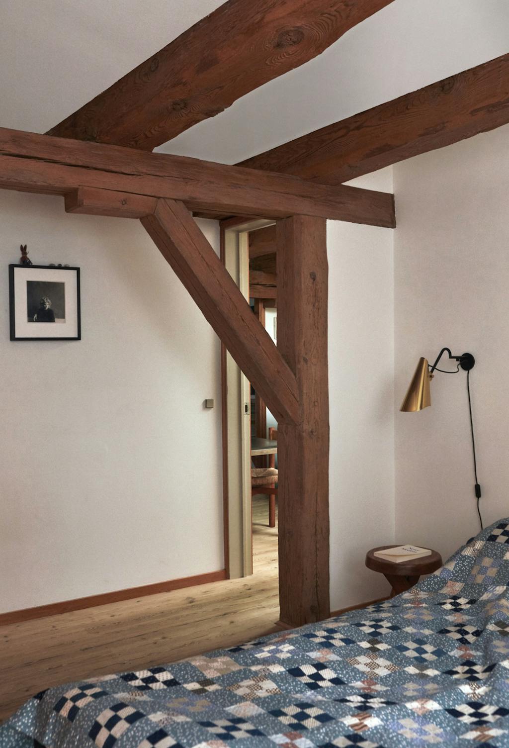 Bedroom with Fos lamp and David Amstrong picture