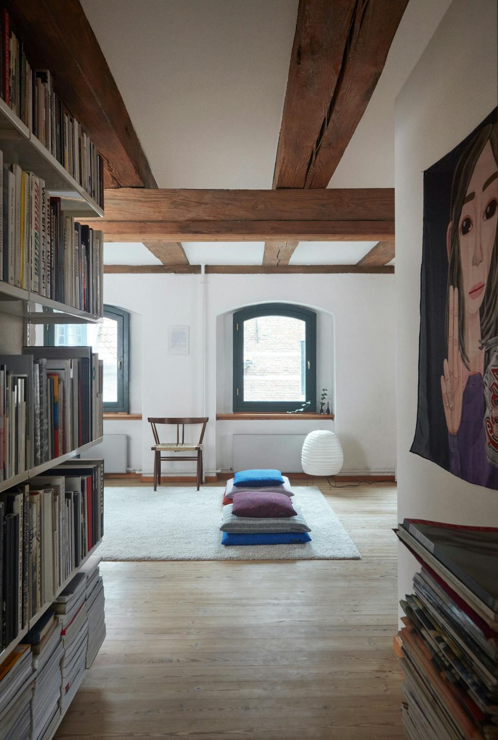 De kasten staan vol met architectuur- en kunstboeken