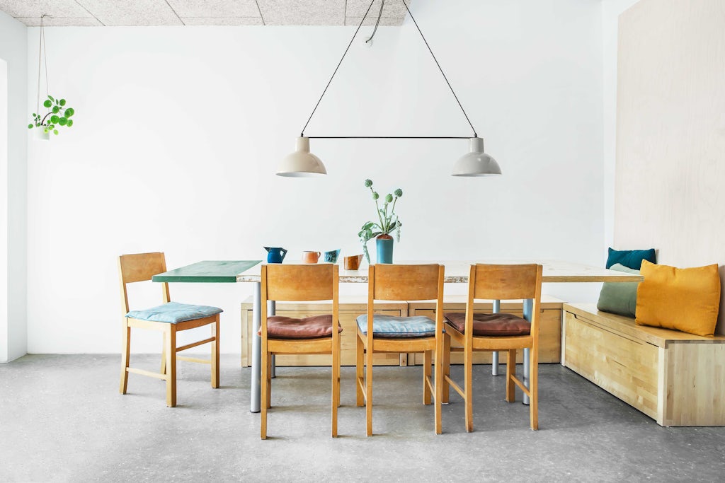 arkitekten i sydhavnen 03 web2 Scandinavian wooden dinnertable wooden chairs